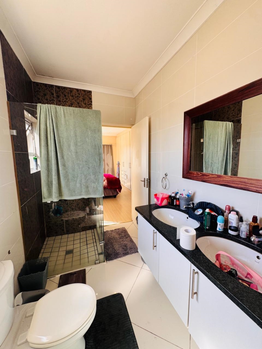 To Let 3 Bedroom Property for Rent in Fernwood Western Cape